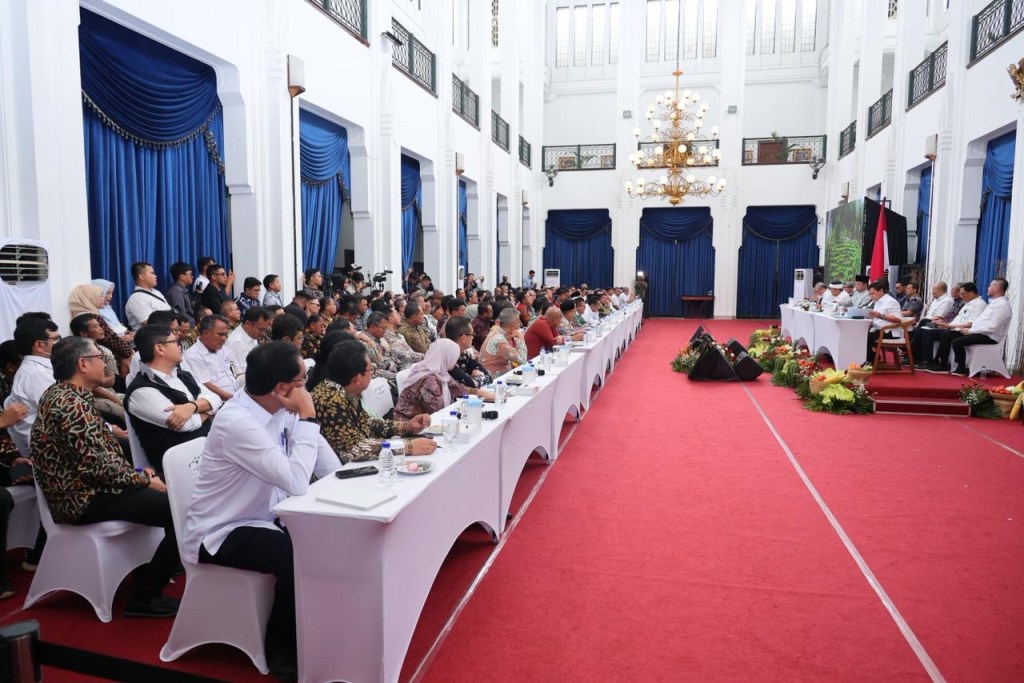 Rakor dengan Kepala Daerah Se-Jawa Barat, Menteri Nusron Ungkap Skema Penggantian dan Sanksi Alih Fungsi Lahan&nbsp;Sawah