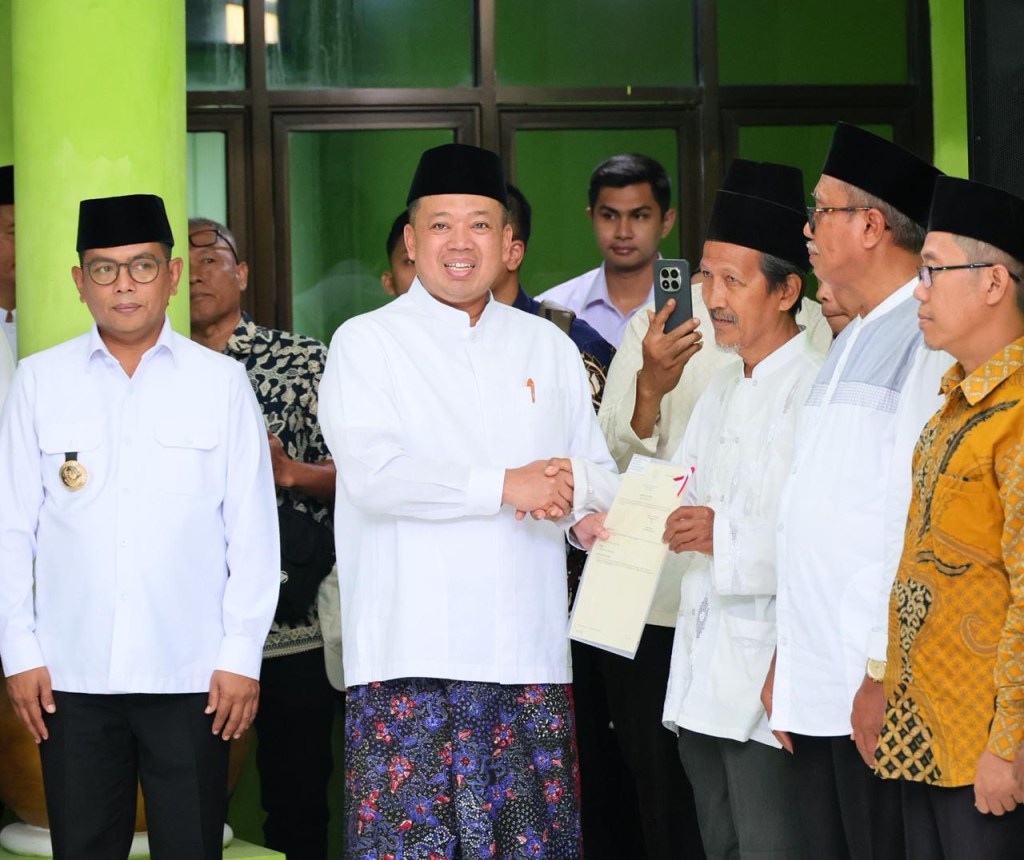 Serahkan 13 Sertipikat di Banten, Menteri ATR/Kepala BPN Ajak Organisasi Keagamaan “Keroyok” Percepatan Sertipikasi Tanah&nbsp;Wakaf